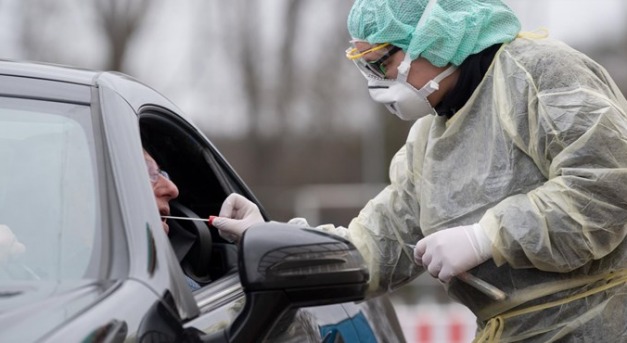 Már autóban ülve is tesztelik koronavírusra a németeket